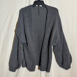 Boutique // grey chunky oversized sweater cardigan size small mar2